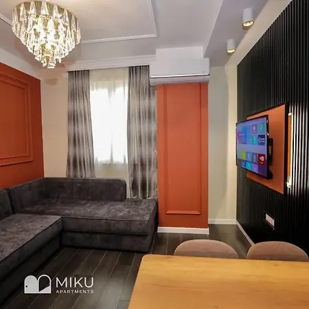 Miku - Contemporary 1 Bdr At Komuna E Parisit Apartment *