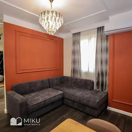 Apartment Miku - Contemporary 1 Bdr At Komuna E Parisit *